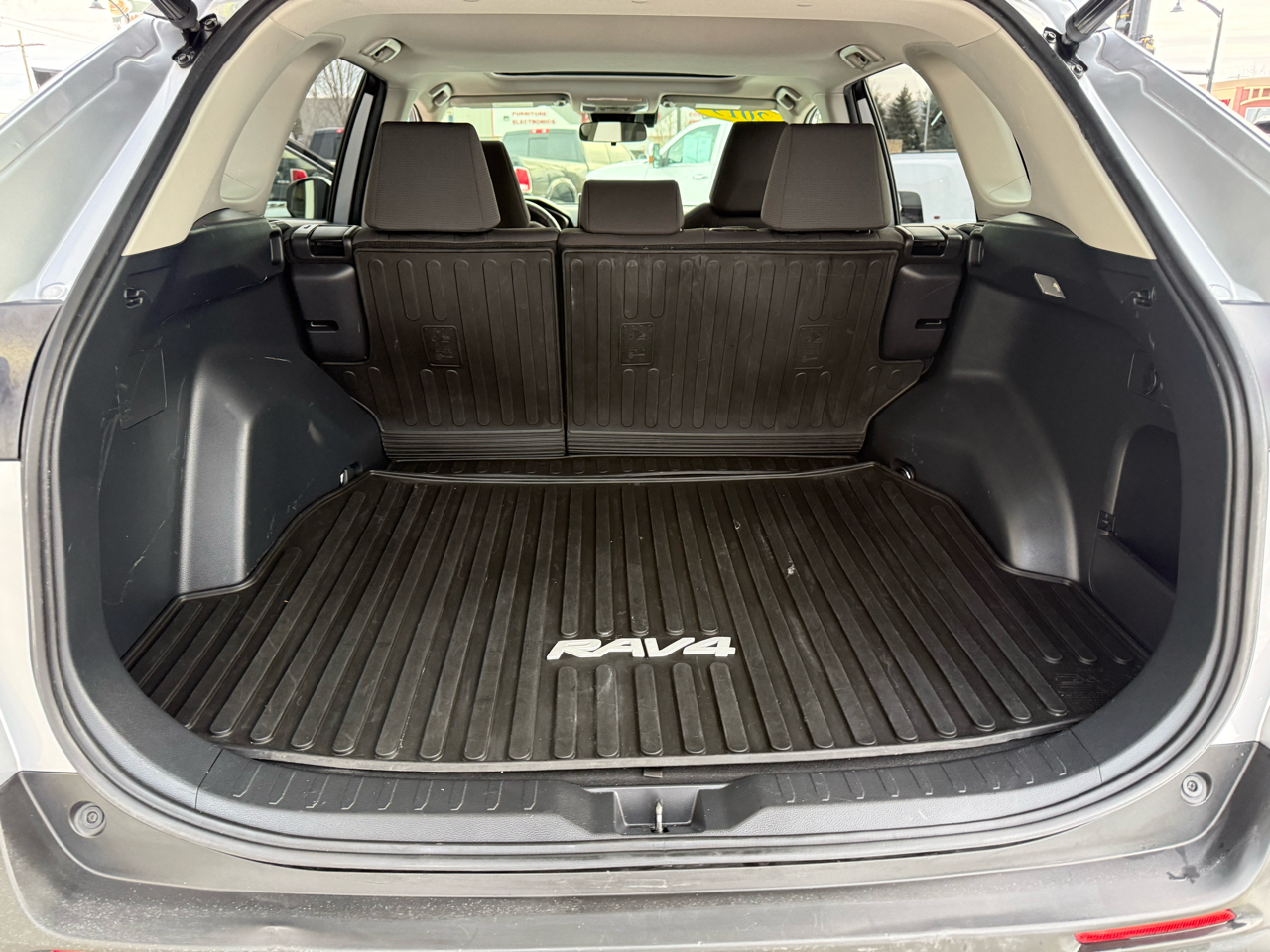 Toyota RAV4 XLE AWD (Natl) 2019