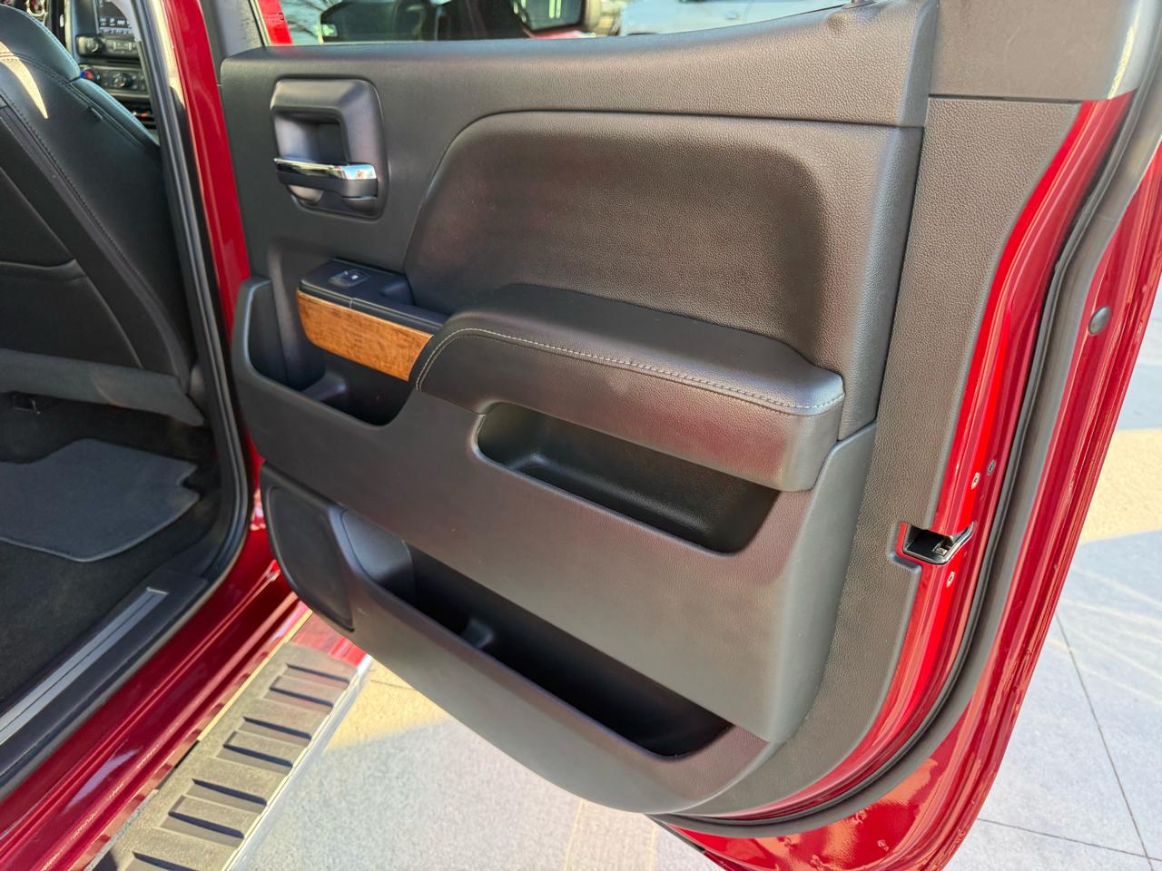 Chevrolet Silverado 1500 4WD Crew Cab 143.5" High Country 2018