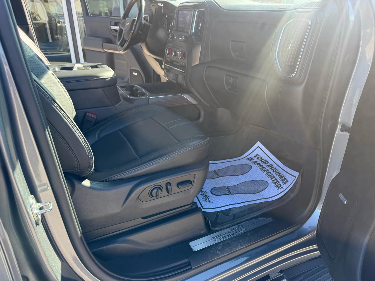 Chevrolet Silverado 1500 4WD Crew Cab 147" High Country 2021