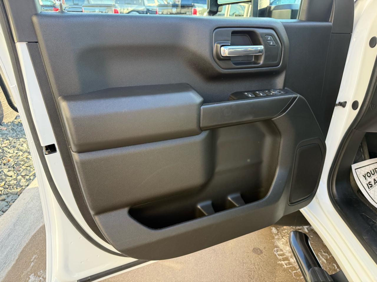 Chevrolet Silverado 2500HD 4WD Crew Cab 159" Custom 2025