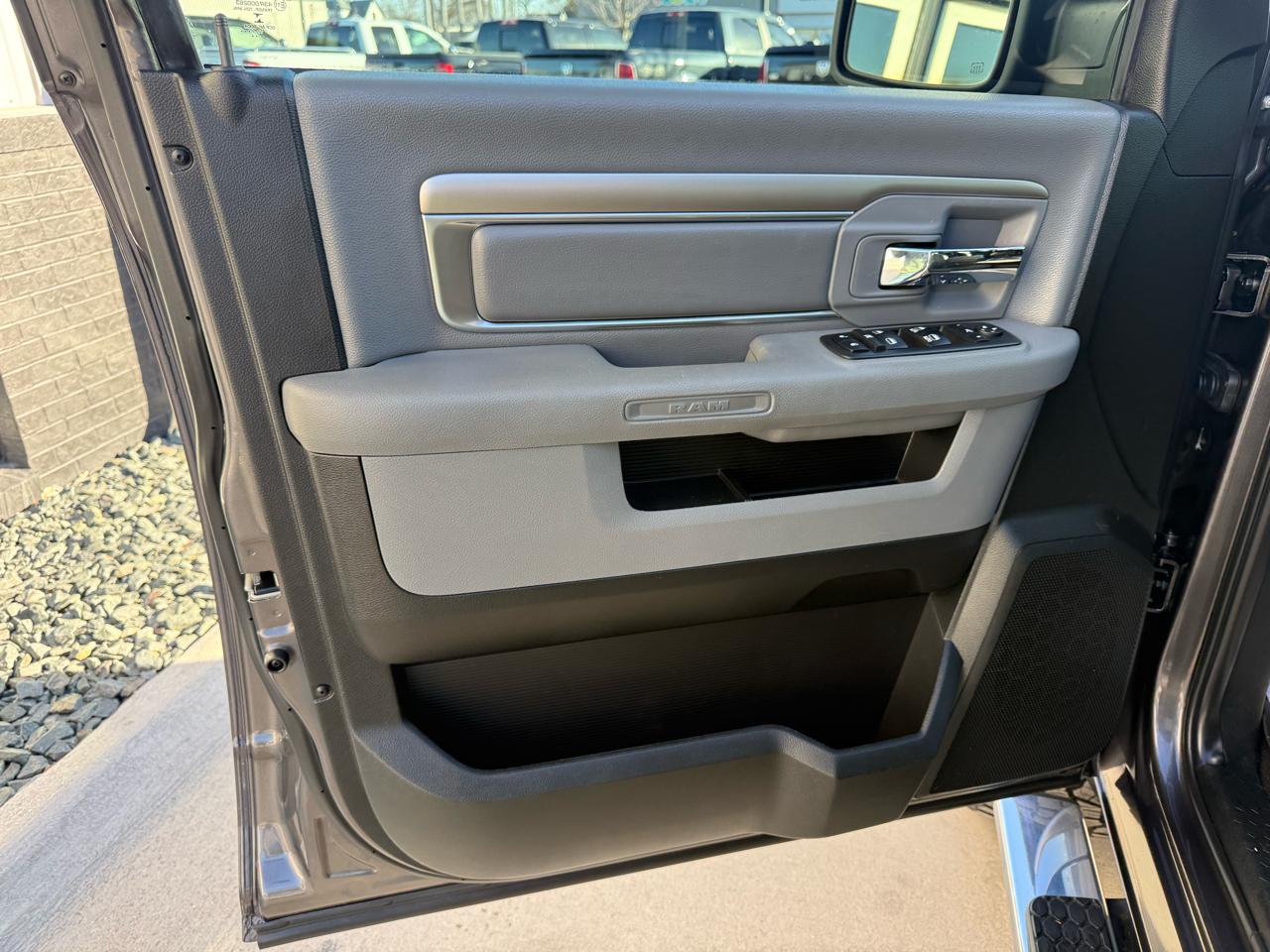 RAM 1500 Lone Star Silver 4x4 Crew Cab 5'7" Box 2018