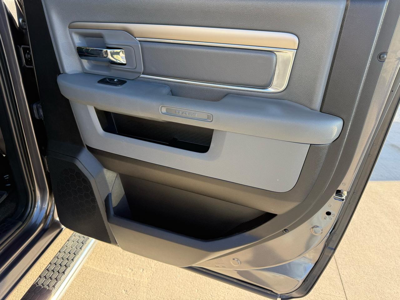 RAM 1500 Lone Star Silver 4x4 Crew Cab 5'7" Box 2018