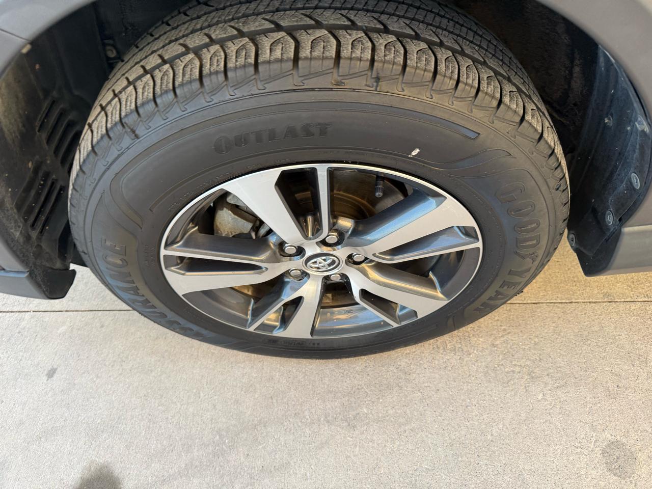 Toyota RAV4 XLE FWD 2018