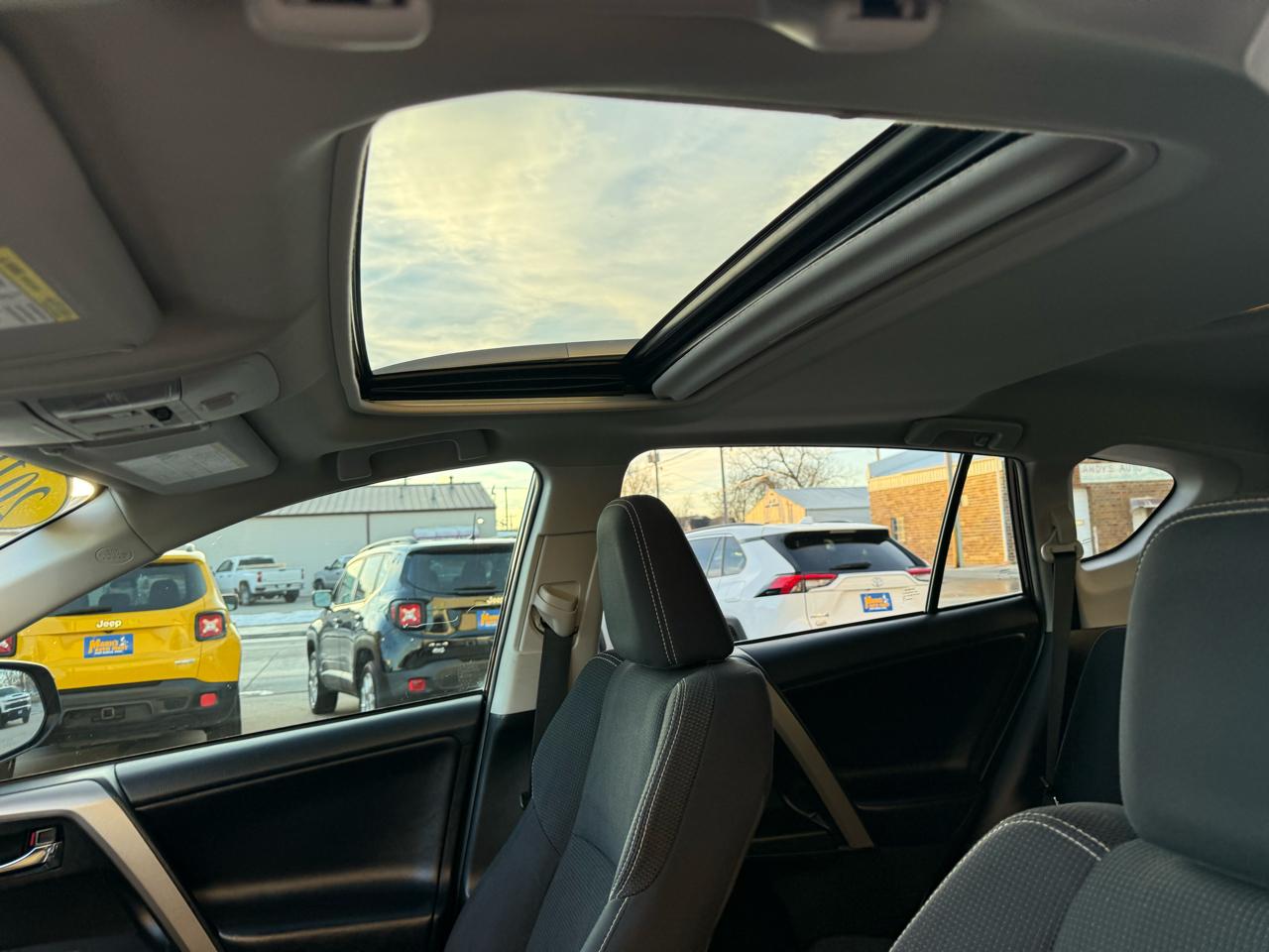 Toyota RAV4 XLE FWD 2018