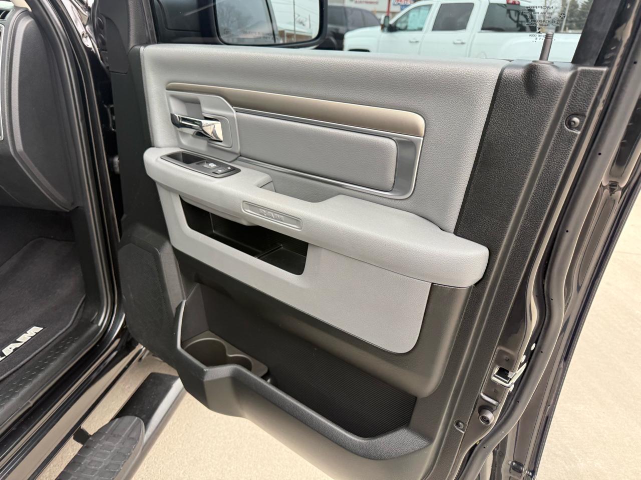 RAM 1500 Big Horn 4x4 Quad Cab 6'4" Box 2018