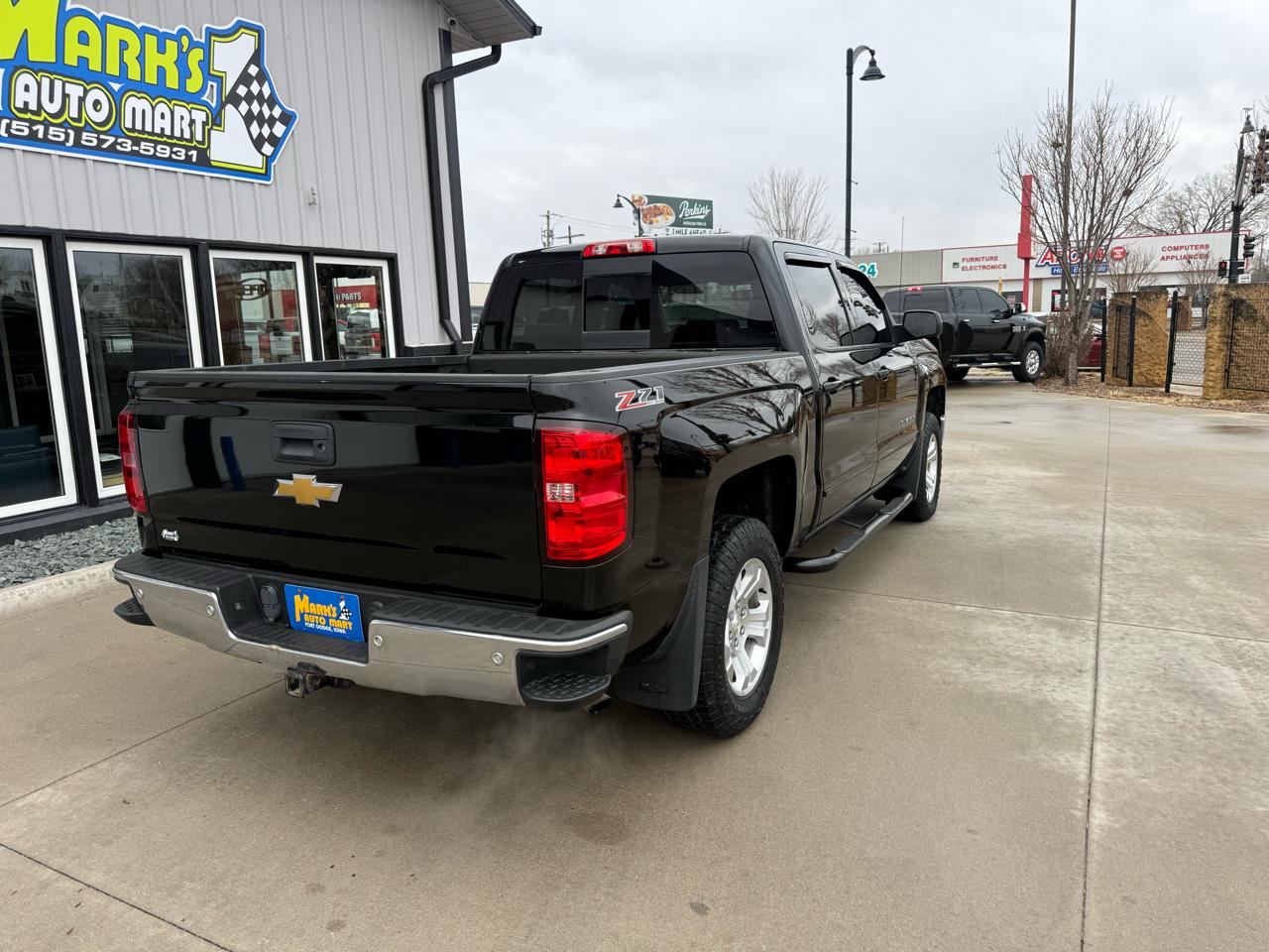 Chevrolet Silverado 1500 4WD Crew Cab 143.5" LT w/2LT 2015