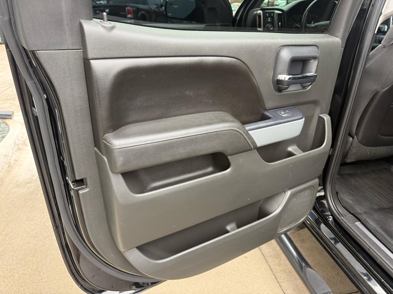 Chevrolet Silverado 1500 4WD Crew Cab 143.5" LT w/2LT 2015