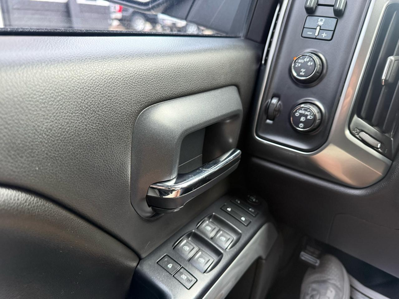 Chevrolet Silverado 1500 4WD Crew Cab 143.5" LT w/2LT 2015