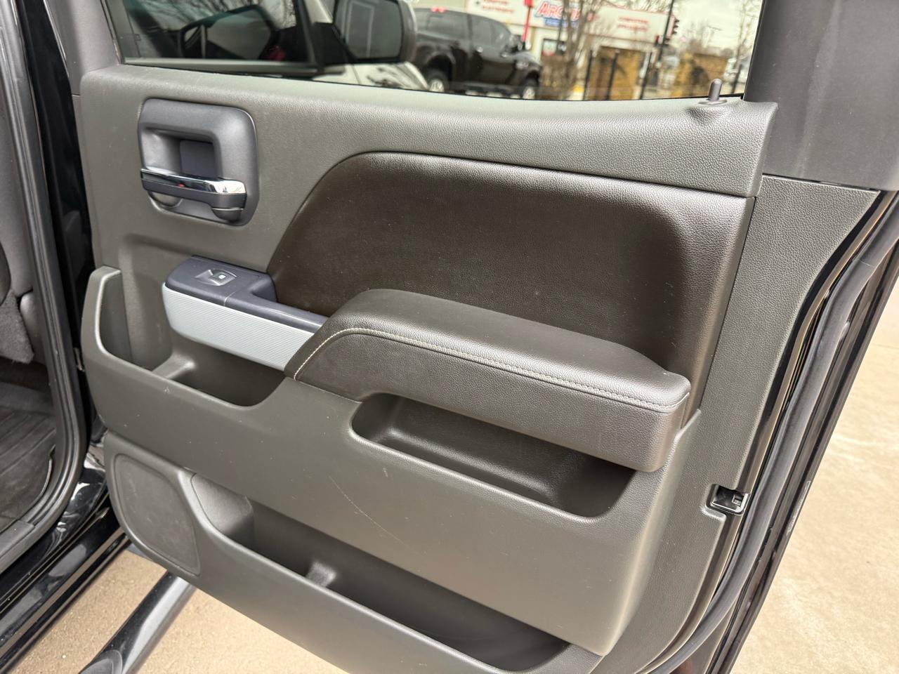 Chevrolet Silverado 1500 4WD Crew Cab 143.5" LT w/2LT 2015