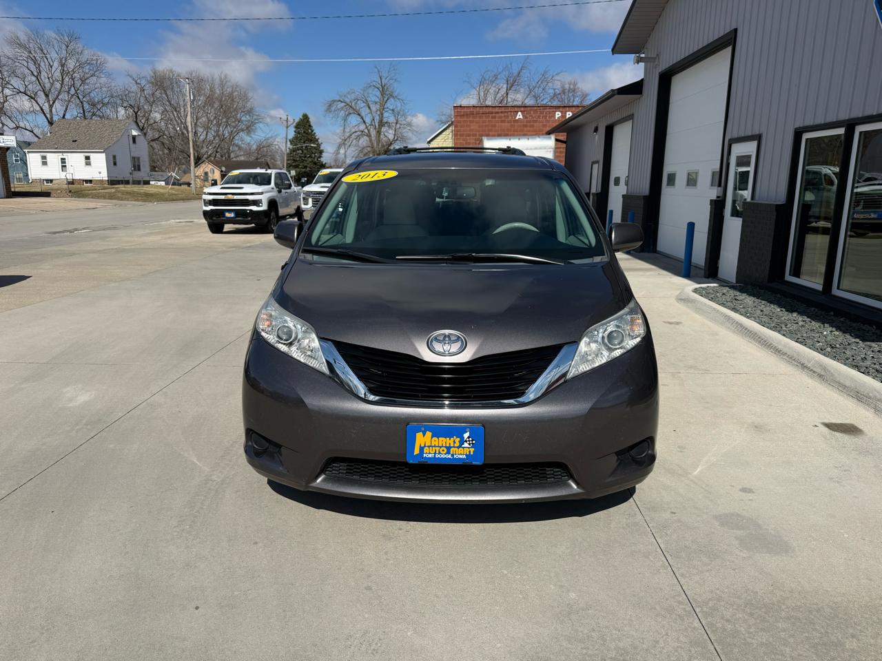 Toyota Sienna 5dr 7-Pass Van V6 LE AAS FWD (Natl) 2013