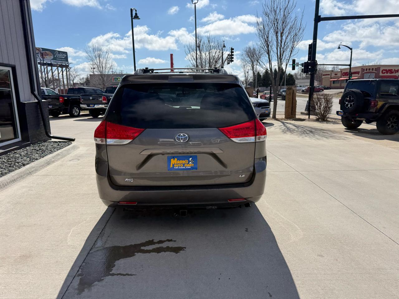 Toyota Sienna 5dr 7-Pass Van V6 LE AAS FWD (Natl) 2013