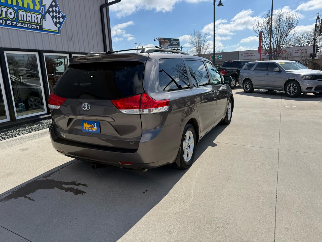 Toyota Sienna 5dr 7-Pass Van V6 LE AAS FWD (Natl) 2013