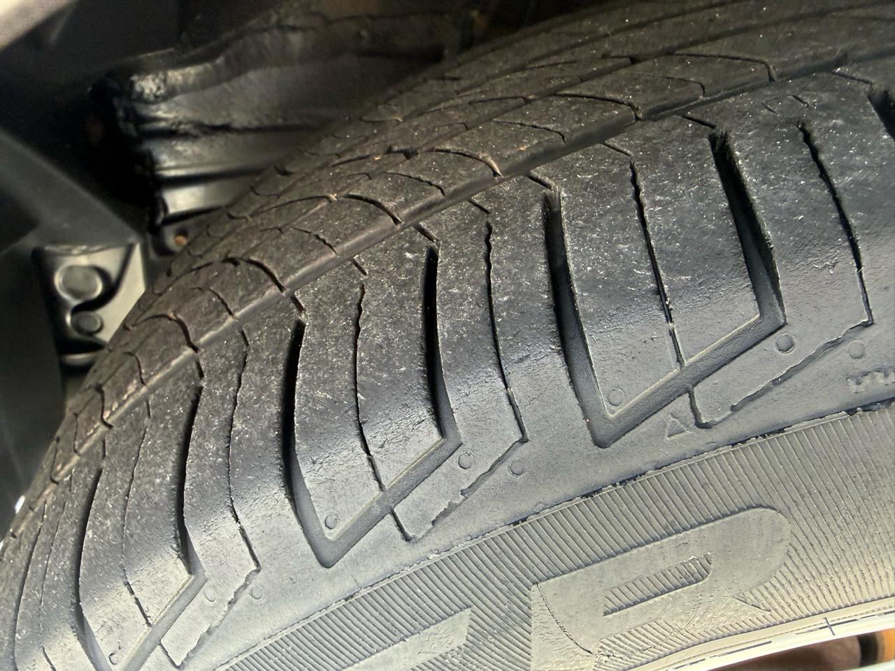 Toyota Sienna 5dr 7-Pass Van V6 LE AAS FWD (Natl) 2013