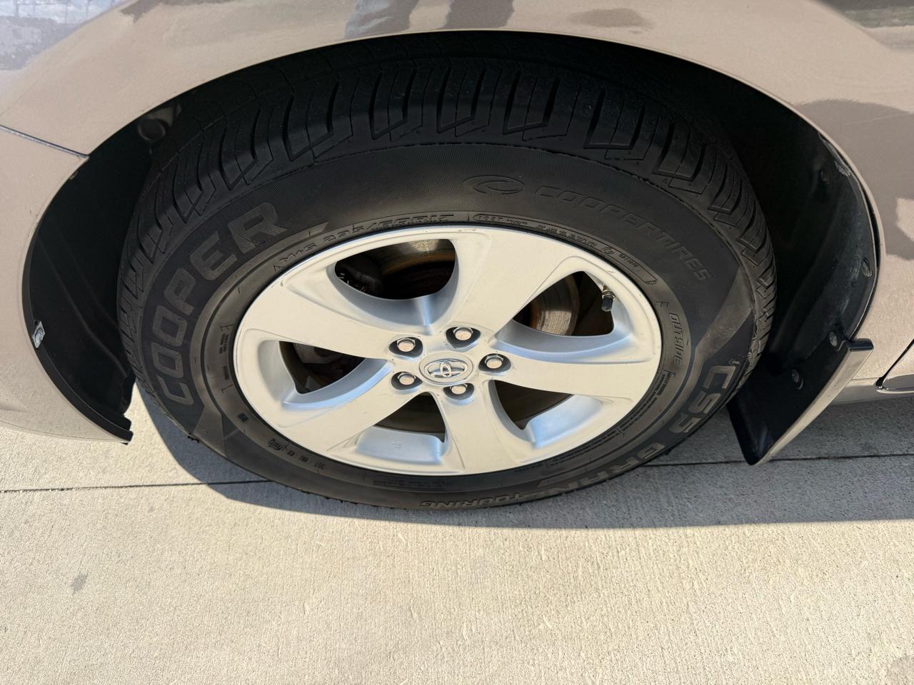 Toyota Sienna 5dr 7-Pass Van V6 LE AAS FWD (Natl) 2013