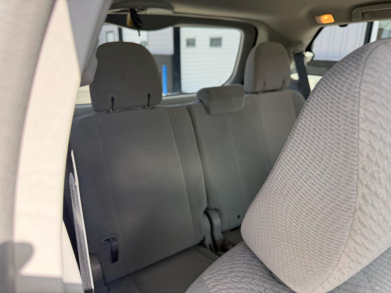 Toyota Sienna 5dr 7-Pass Van V6 LE AAS FWD (Natl) 2013