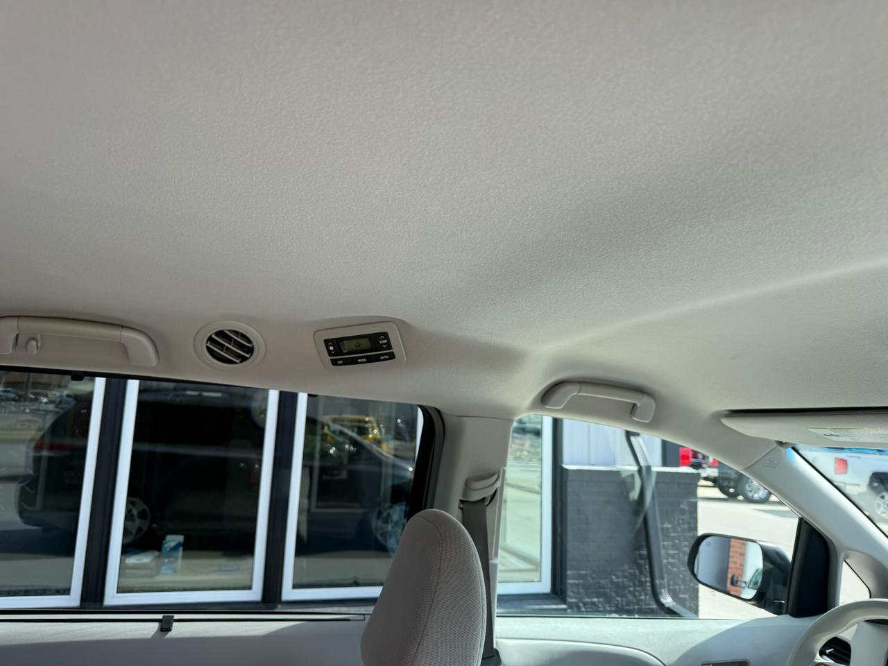 Toyota Sienna 5dr 7-Pass Van V6 LE AAS FWD (Natl) 2013