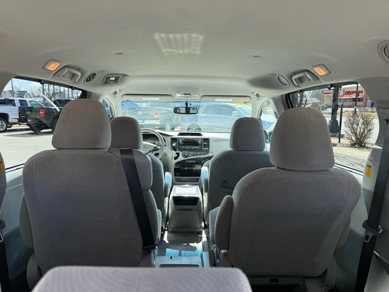 Toyota Sienna 5dr 7-Pass Van V6 LE AAS FWD (Natl) 2013