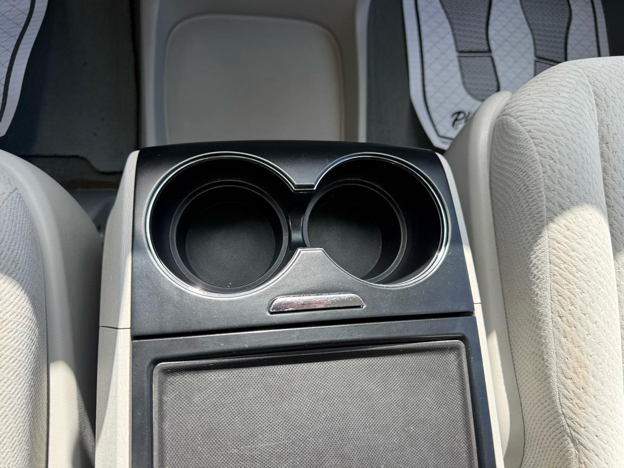 Toyota Sienna 5dr 7-Pass Van V6 LE AAS FWD (Natl) 2013