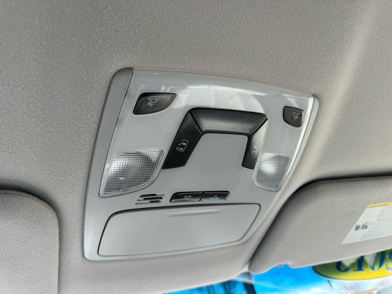 Toyota Sienna 5dr 7-Pass Van V6 LE AAS FWD (Natl) 2013