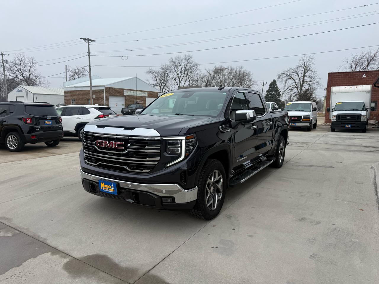 GMC Sierra 1500 4WD Crew Cab 147" SLT 2022