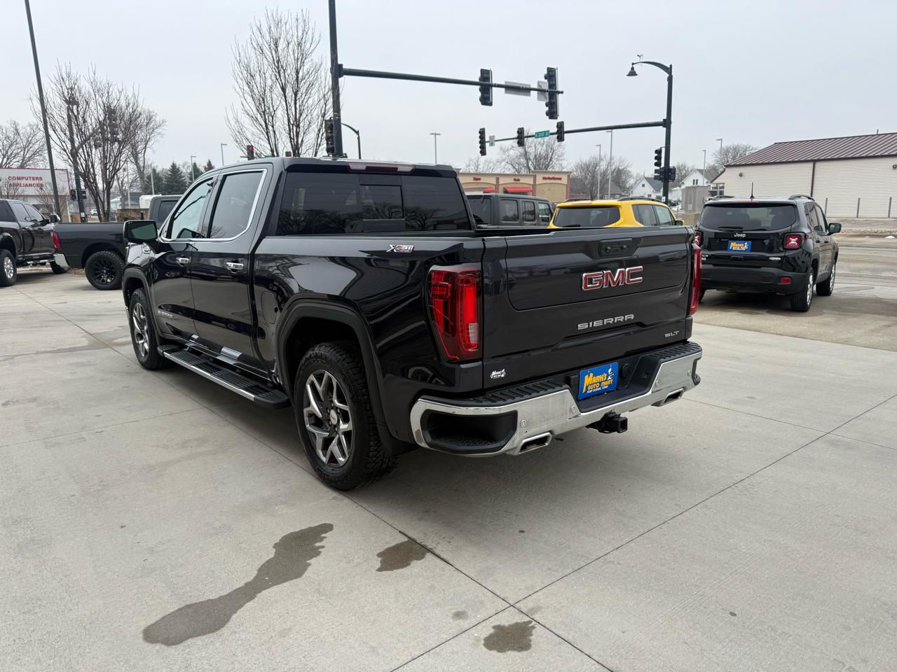 GMC Sierra 1500 4WD Crew Cab 147" SLT 2022