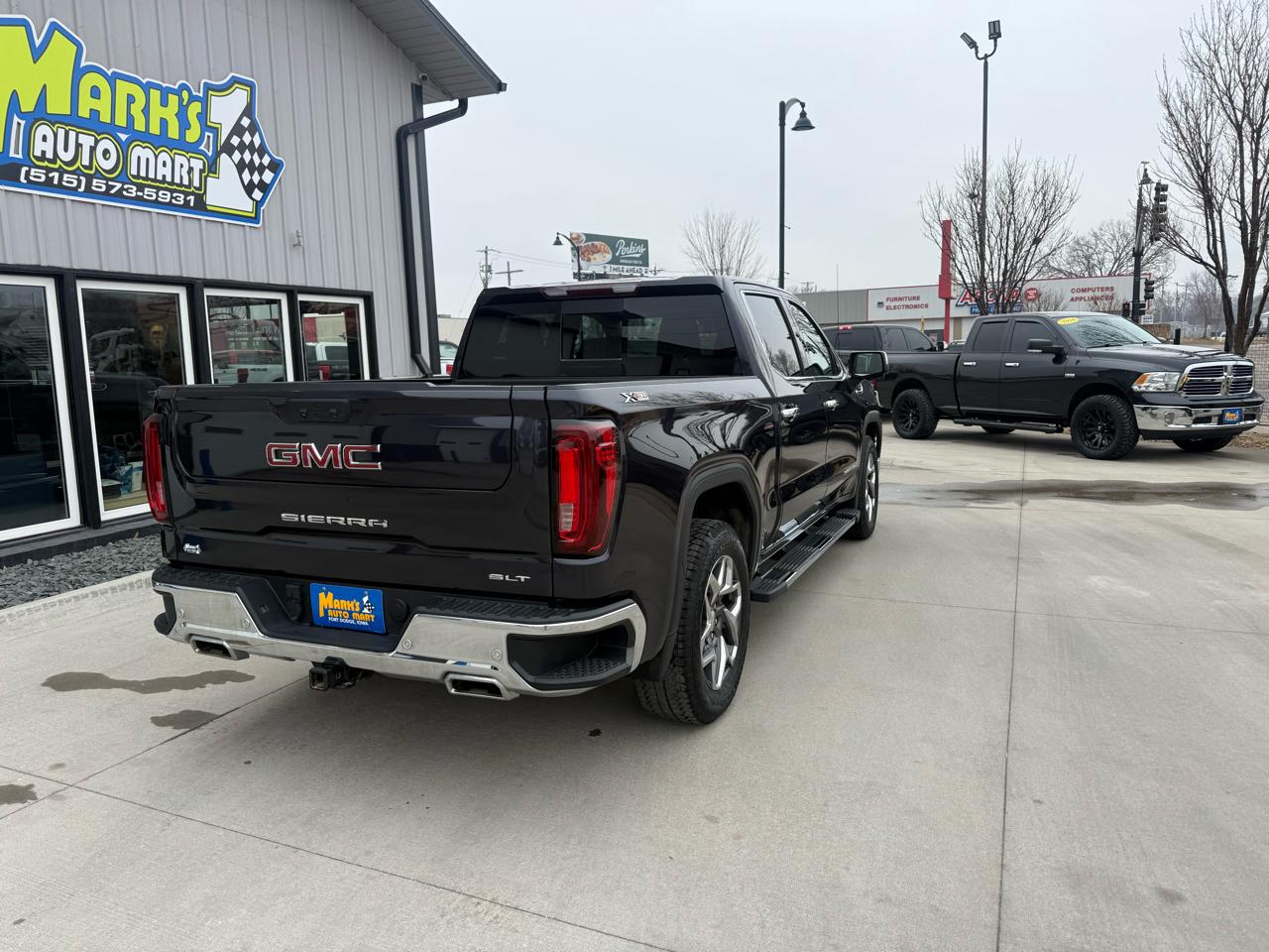 GMC Sierra 1500 4WD Crew Cab 147" SLT 2022