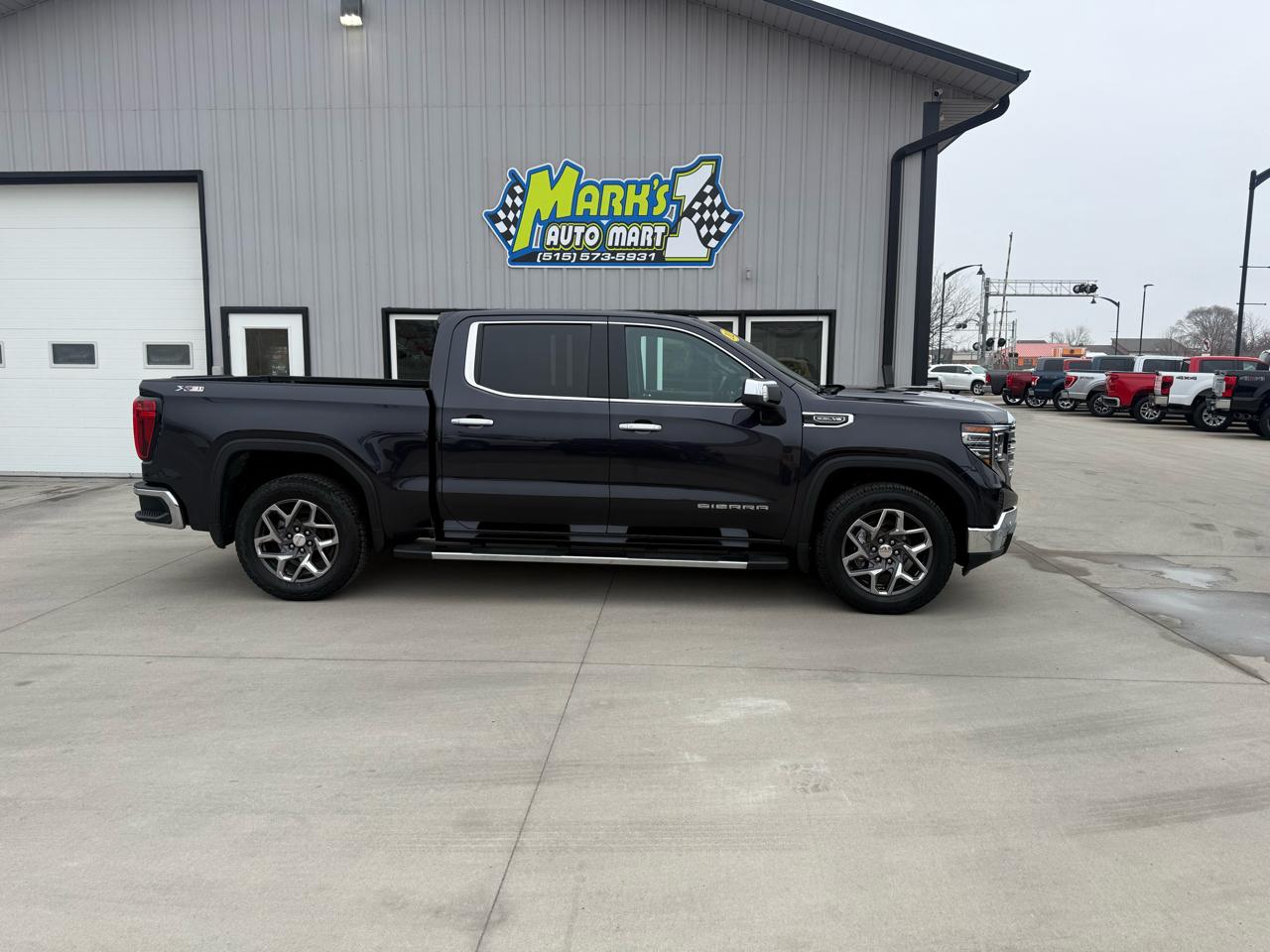 GMC Sierra 1500 4WD Crew Cab 147" SLT 2022