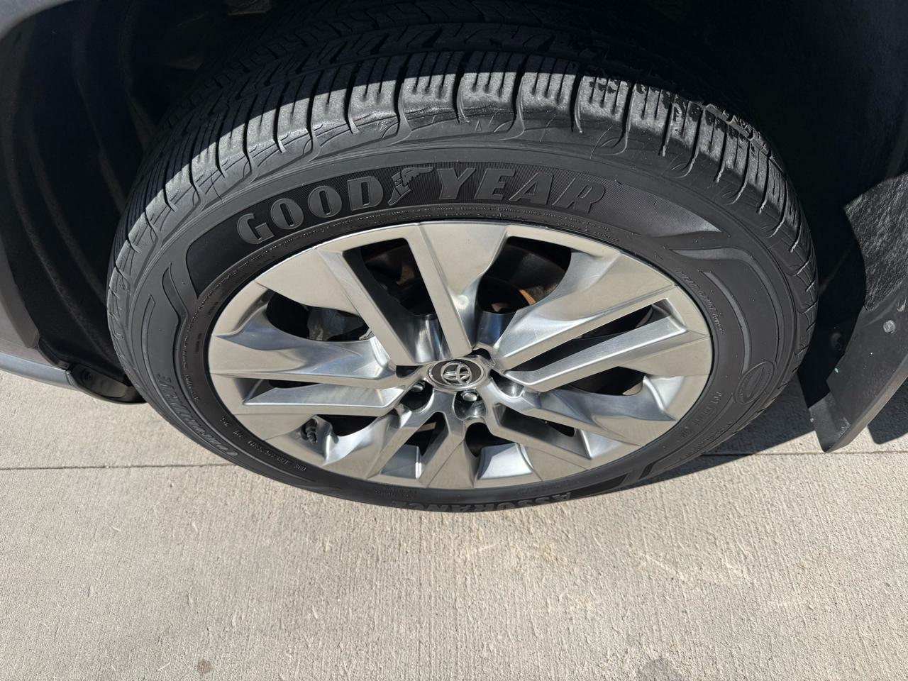 Toyota RAV4 Limited AWD (Natl) 2019