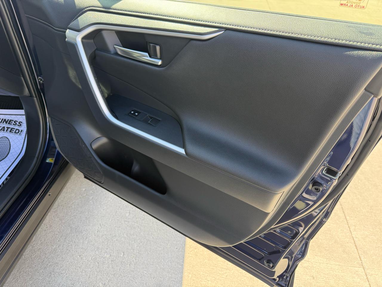 Toyota RAV4 Limited AWD (Natl) 2019