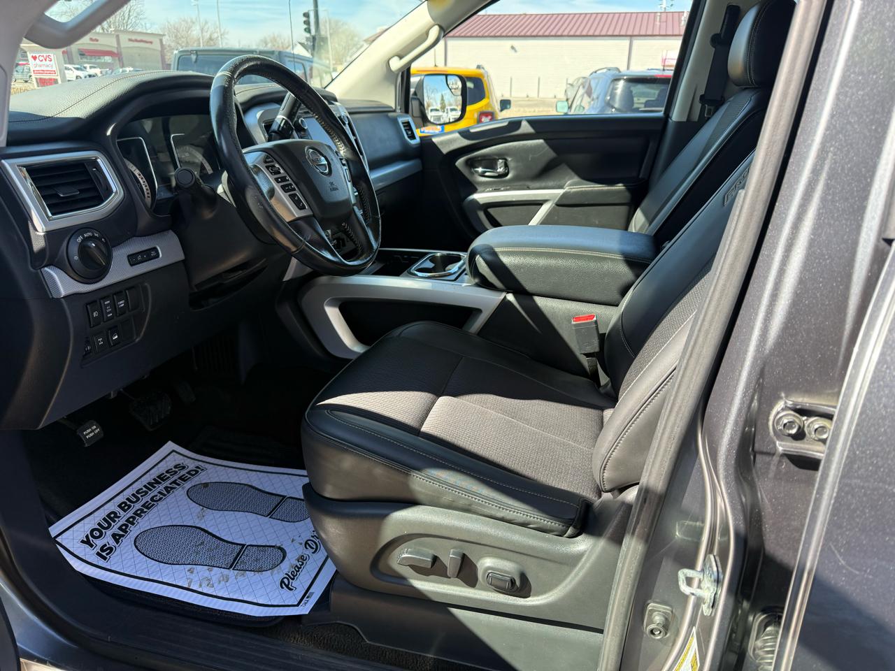Nissan Titan 4x4 Crew Cab PRO-4X 2019