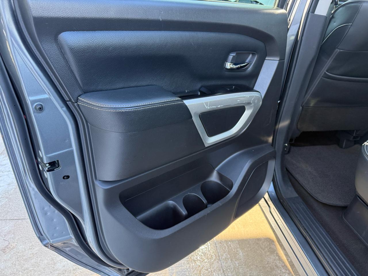 Nissan Titan 4x4 Crew Cab PRO-4X 2019