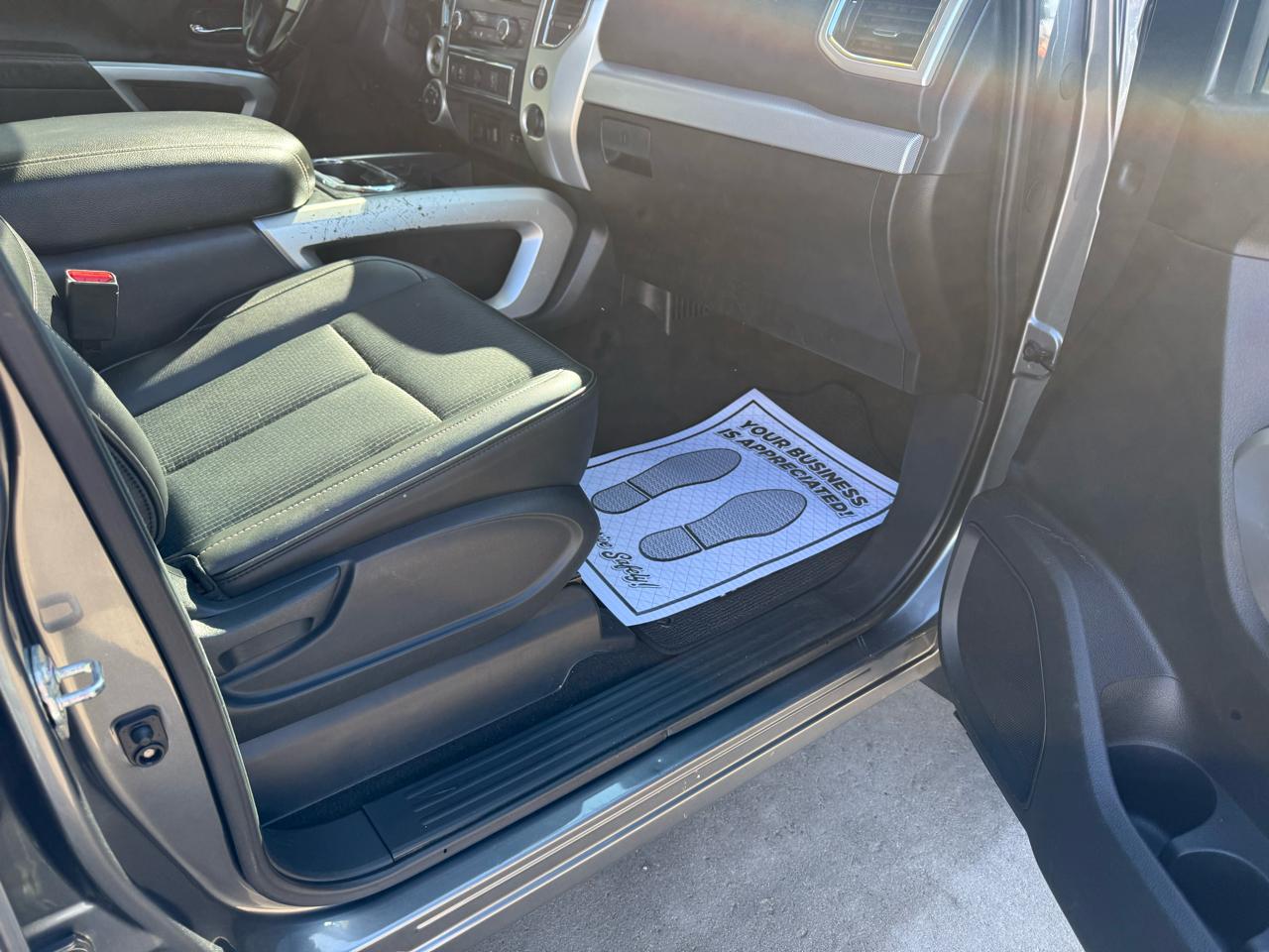 Nissan Titan 4x4 Crew Cab PRO-4X 2019