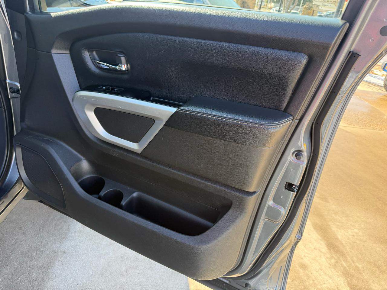 Nissan Titan 4x4 Crew Cab PRO-4X 2019