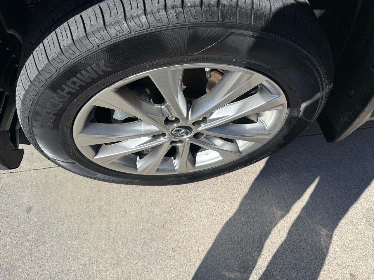 Toyota RAV4 Limited AWD (Natl) 2018