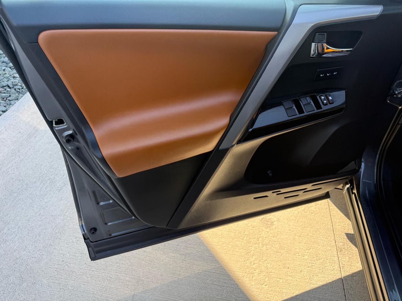 Toyota RAV4 Limited AWD (Natl) 2018