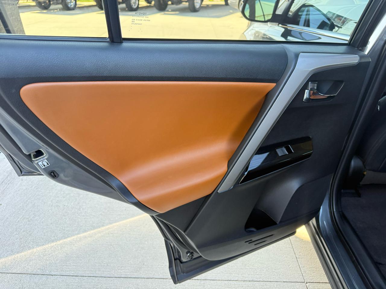 Toyota RAV4 Limited AWD (Natl) 2018