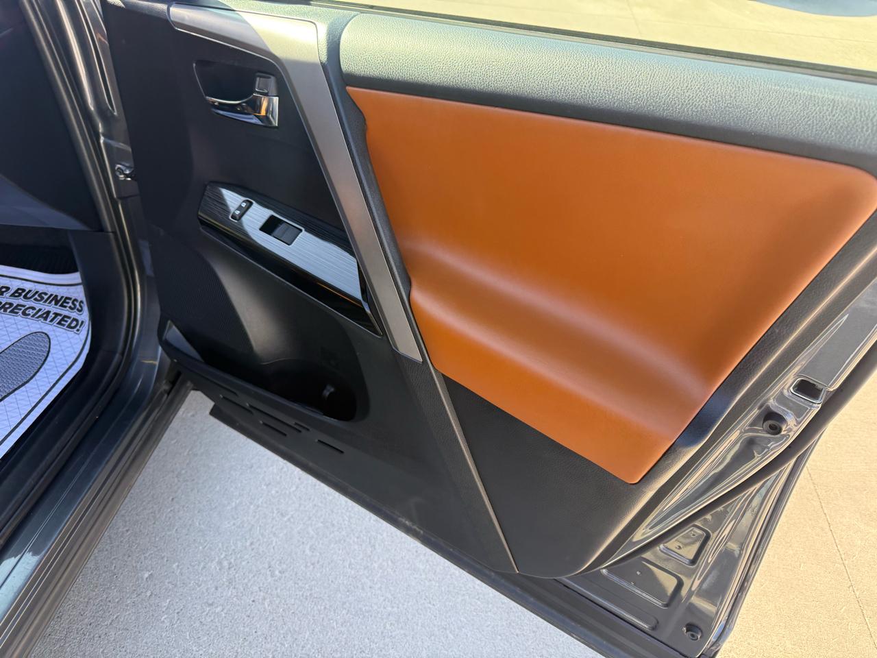 Toyota RAV4 Limited AWD (Natl) 2018