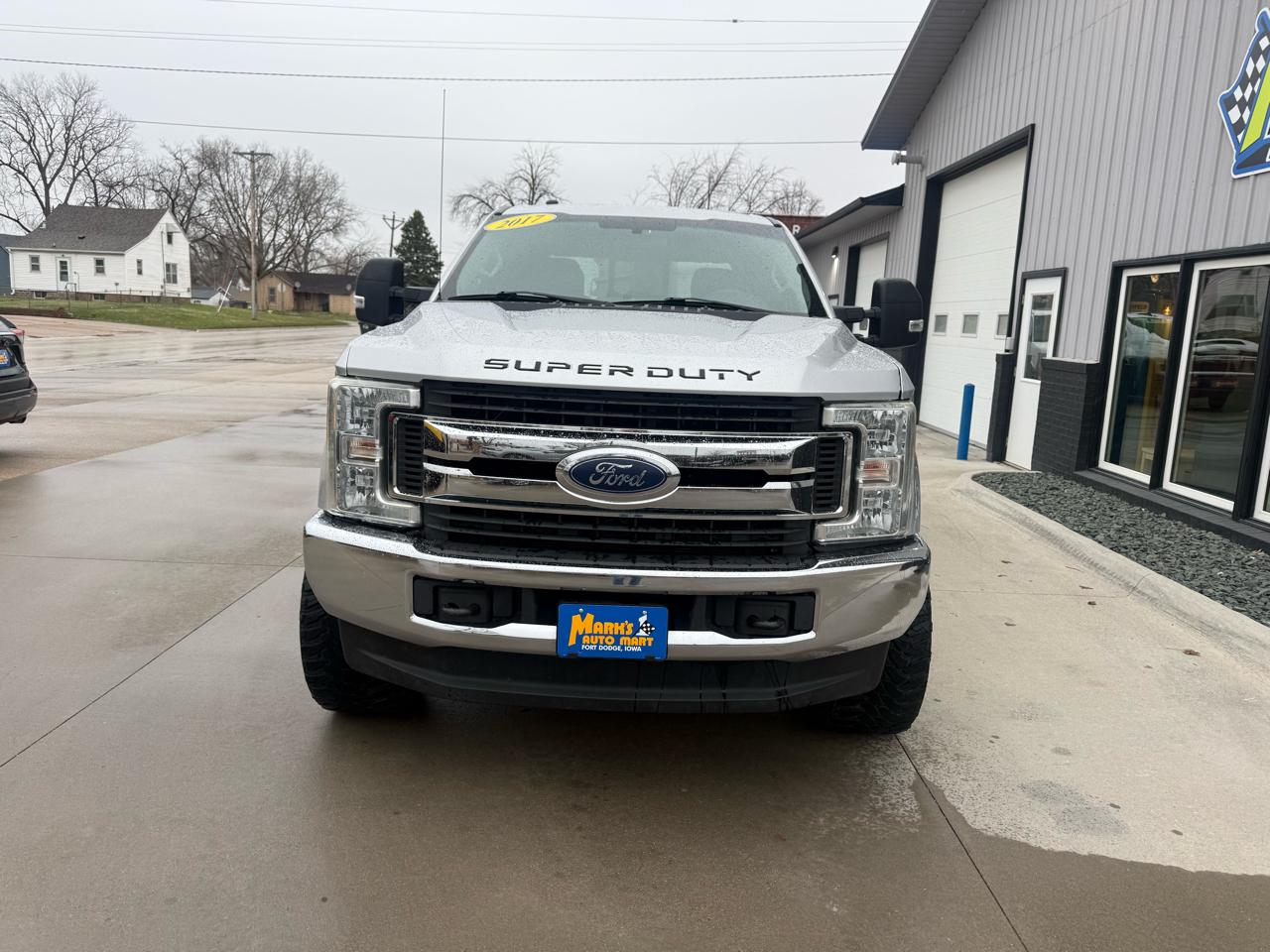 Ford Super Duty F-250 SRW Lariat 4WD Crew Cab 8' Box 2017