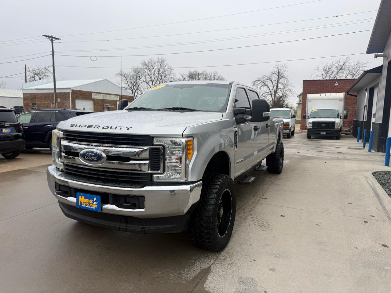 Ford Super Duty F-250 SRW Lariat 4WD Crew Cab 8' Box 2017