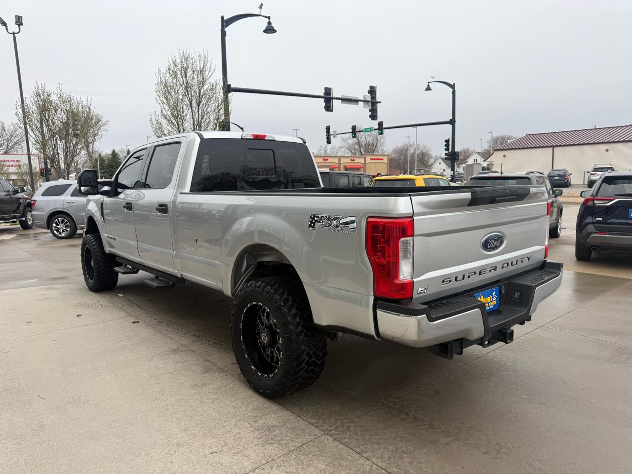 Ford Super Duty F-250 SRW Lariat 4WD Crew Cab 8' Box 2017