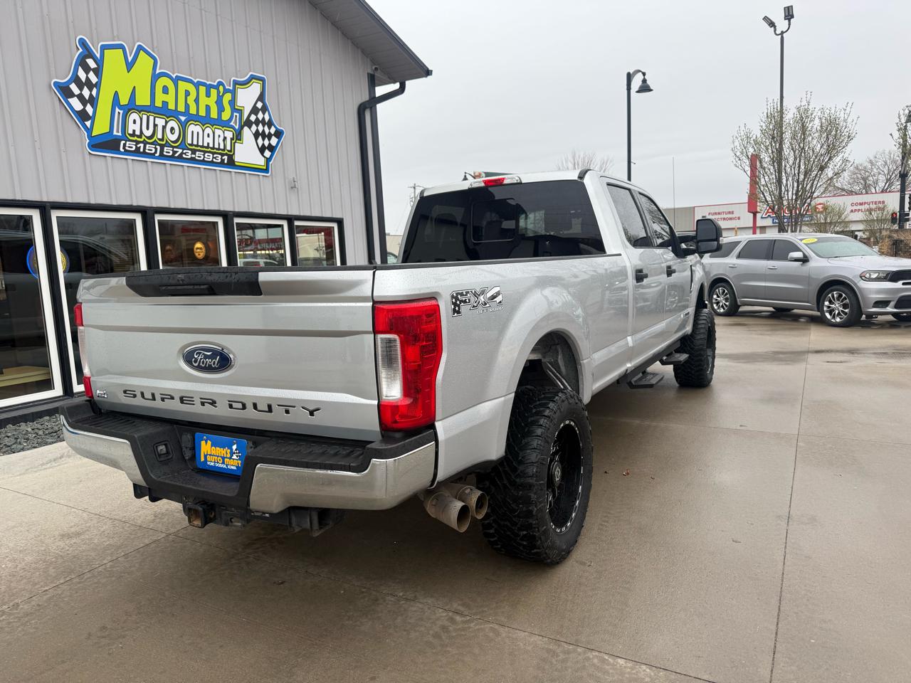 Ford Super Duty F-250 SRW Lariat 4WD Crew Cab 8' Box 2017