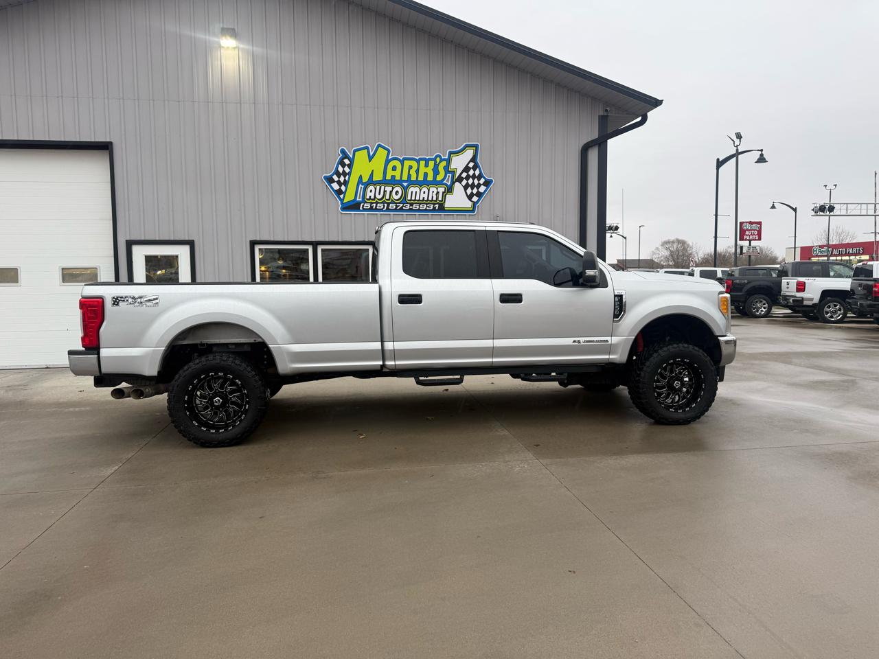 Ford Super Duty F-250 SRW Lariat 4WD Crew Cab 8' Box 2017