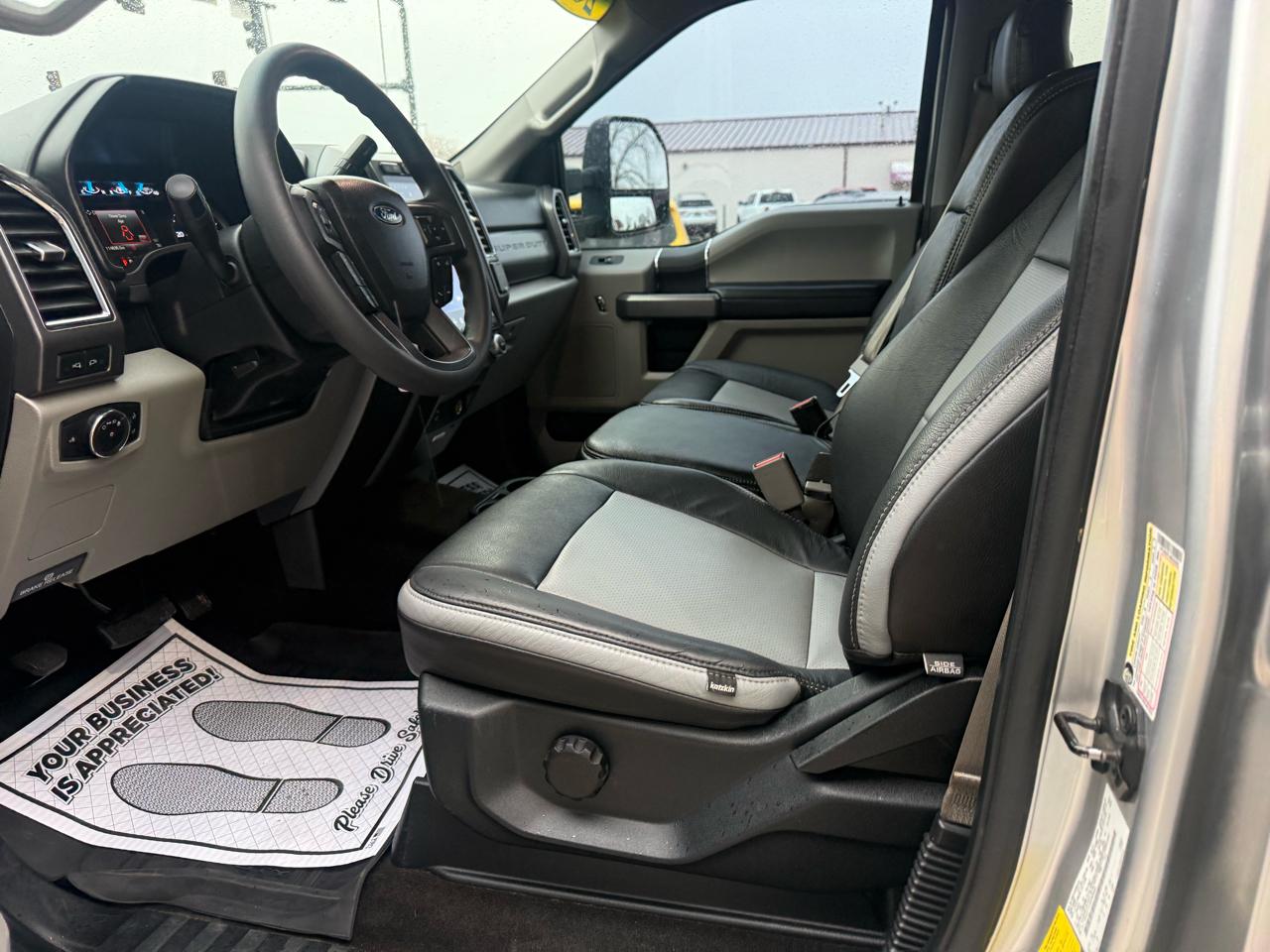 Ford Super Duty F-250 SRW Lariat 4WD Crew Cab 8' Box 2017