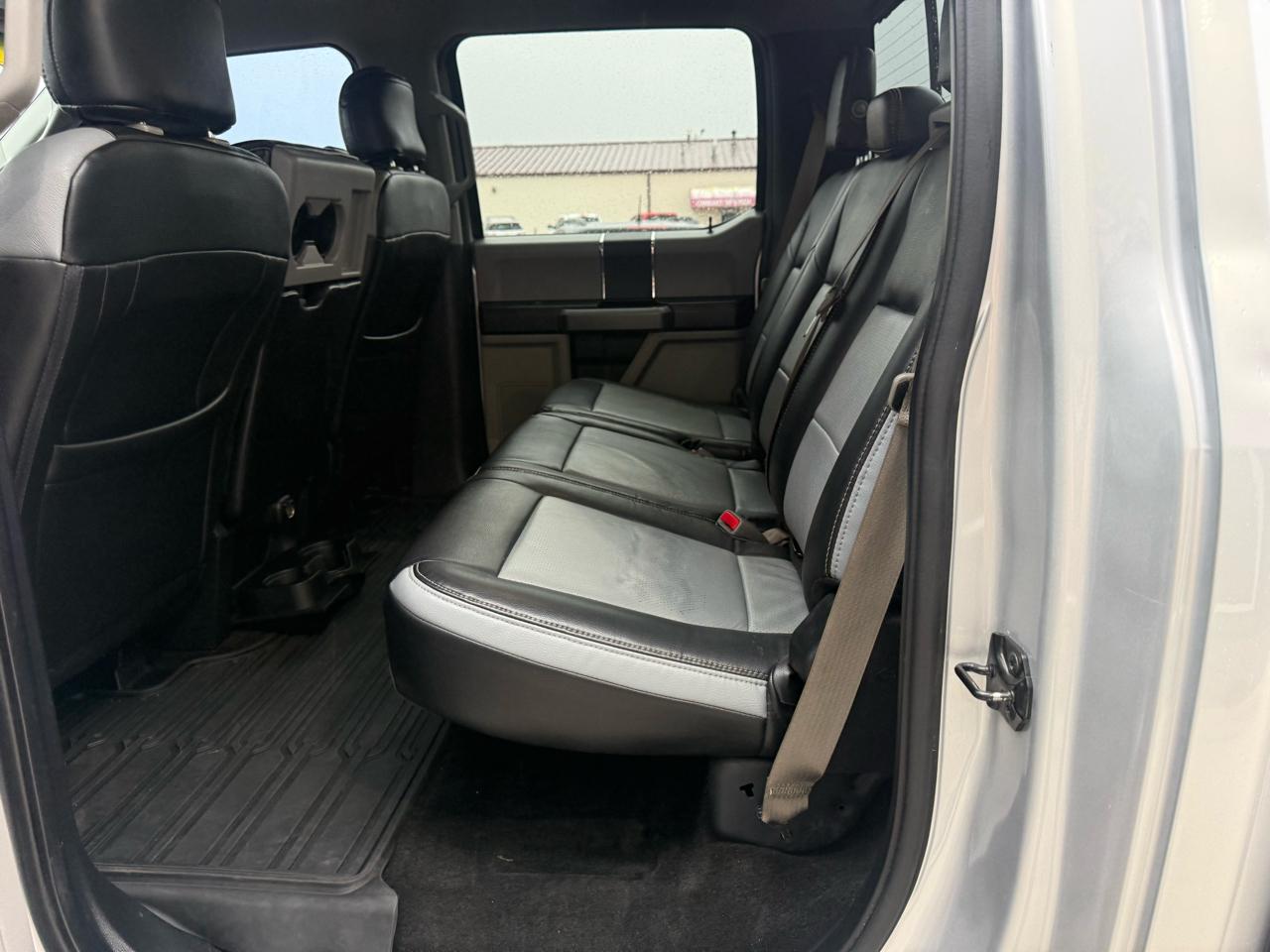 Ford Super Duty F-250 SRW Lariat 4WD Crew Cab 8' Box 2017