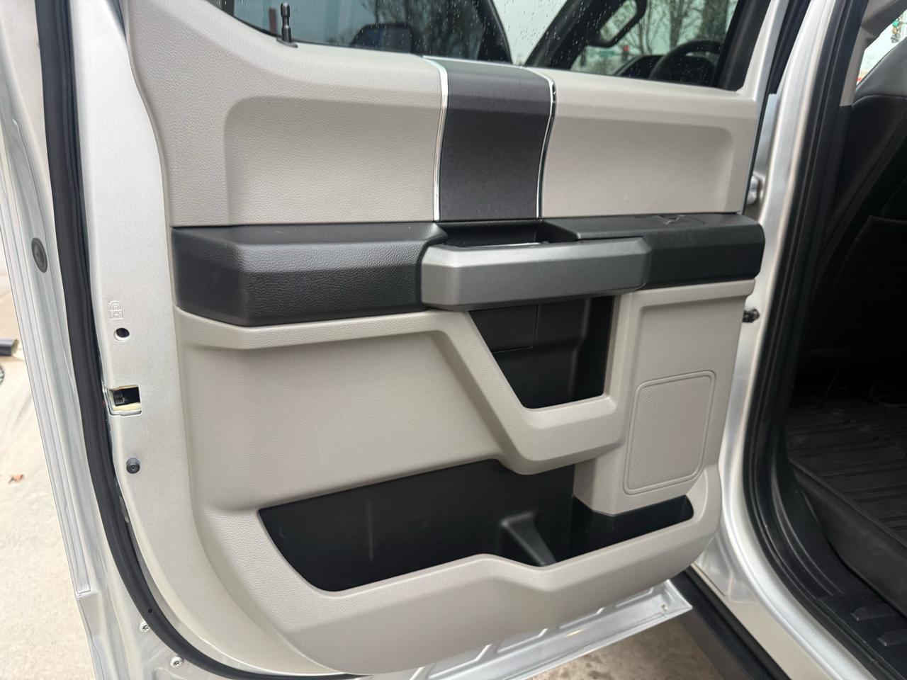 Ford Super Duty F-250 SRW Lariat 4WD Crew Cab 8' Box 2017