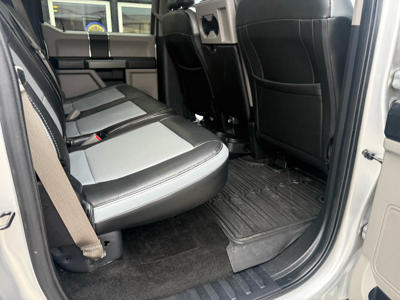 Ford Super Duty F-250 SRW Lariat 4WD Crew Cab 8' Box 2017