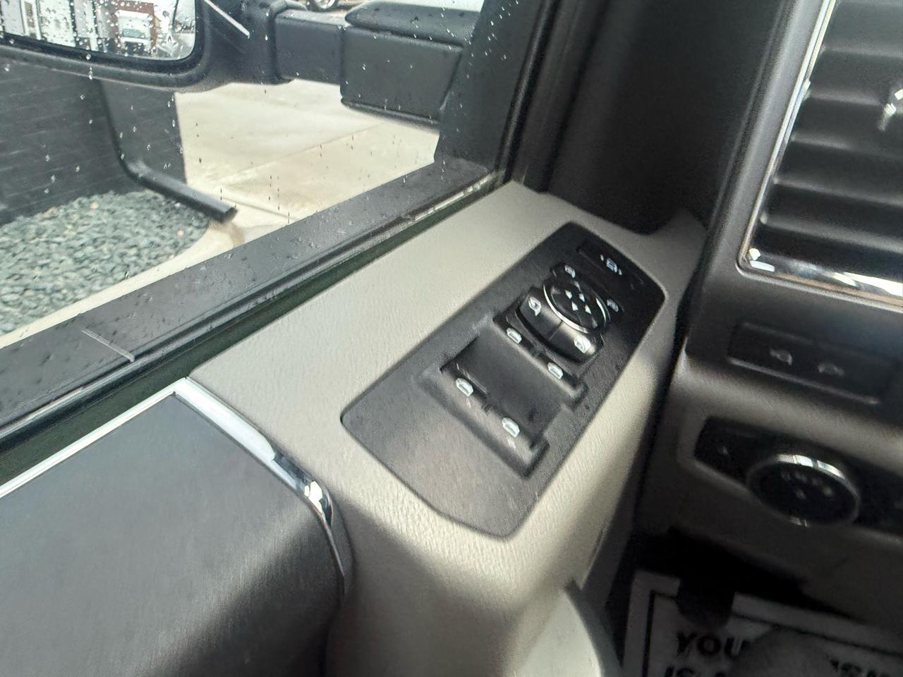 Ford Super Duty F-250 SRW Lariat 4WD Crew Cab 8' Box 2017