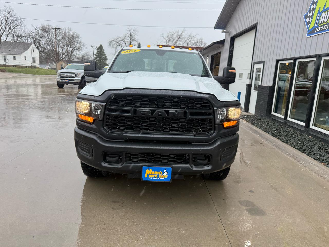 RAM 2500 Tradesman 4x4 Crew Cab 8' Box 2024