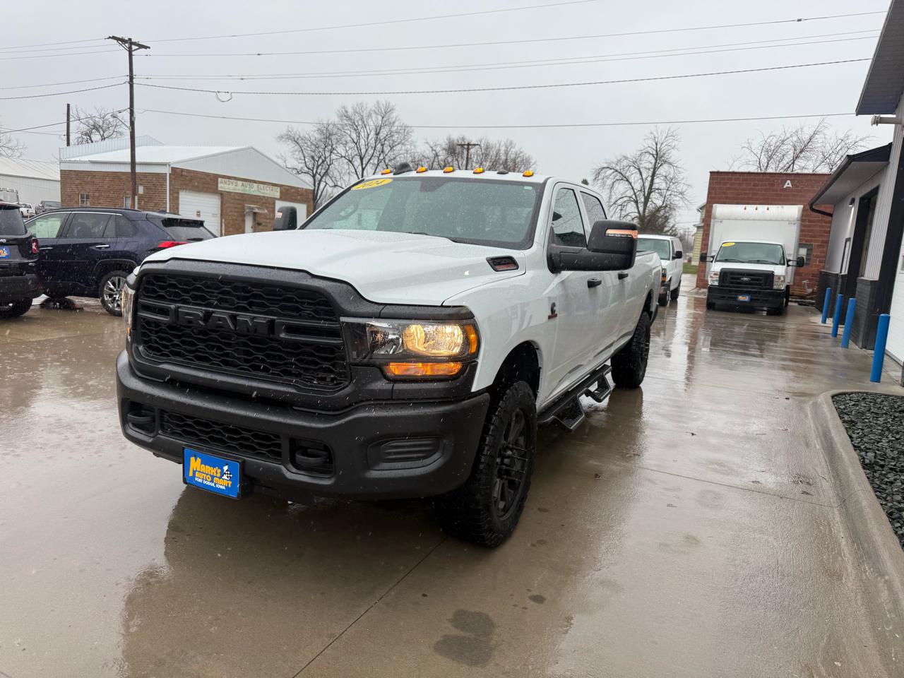 RAM 2500 Tradesman 4x4 Crew Cab 8' Box 2024