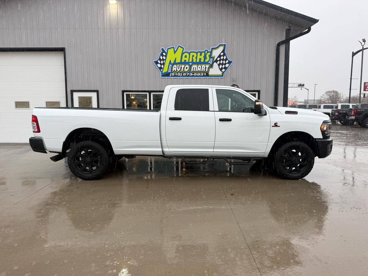 RAM 2500 Tradesman 4x4 Crew Cab 8' Box 2024